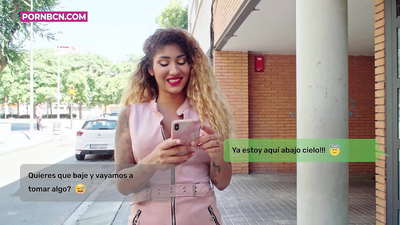 زن خیانتکار در حالی که شوهرش کار می‌کند می‌خواهد معشوق جوانش را سخت لعنت کند. لاتین با جوانان و الاغ بزرگ. زهره آفرودیت.